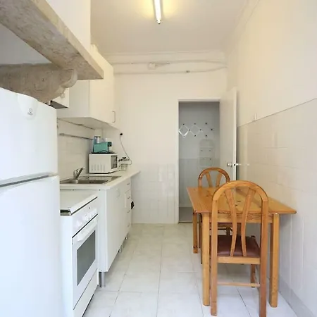 B Flat Wich A Pool Apartment *