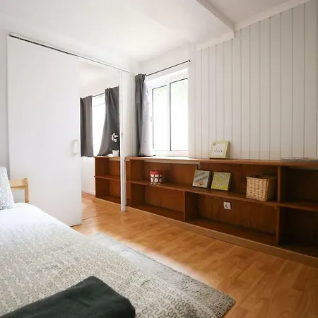 B Flat Wich A Pool Apartment *
